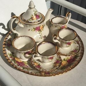 Tea cups with tray